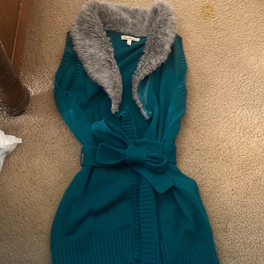 Tie Vest-Sweater/Cardigan